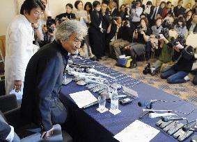 Japanese conductor Ozawa to undergo cancer treatment