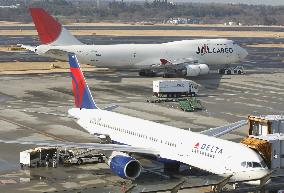 JAL heads for court-backed bankruptcy