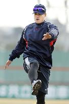 Hanshin catcher Jojima starts workout