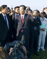 Chief Cabinet secretary visits Okinawa