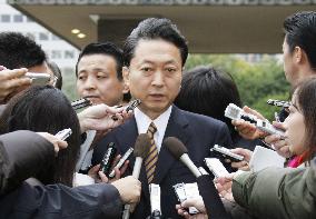 Hatoyama speaks about JAL pension cuts
