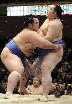 Ozeki Kaio loses to Kotoshogiku in New Year sumo tourney