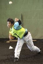 Rookie pitcher Kikuchi starts pitching practice