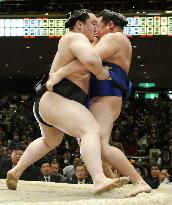 Asashoryu solid in New Year sumo