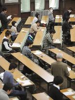 Unified college entrance exams begin across Japan amid flu alert