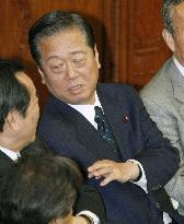 Ozawa attends Diet after arrest of his aides