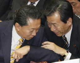 Hatoyama, Hirano chat in parliament
