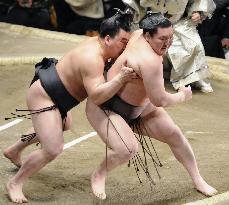 Hakuho suffers 2nd loss