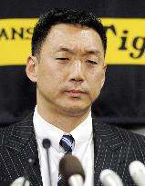 Tiger's Kanemoto takes salary cut