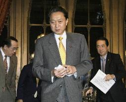 Hatoyama attends Cabinet meeting