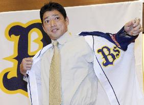 Orix gets former major league outfielder Taguchi