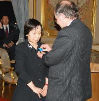 Sankei correspondent awarded French honor