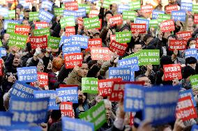 Tokyo rally against relocation of U.S. base in Okinawa