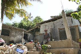 Displaced family in quake-hit Haiti