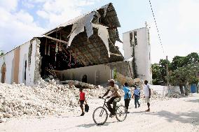 Collapsed church in quake-hit Haitian village
