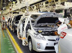 Toyota probing Prius brake problem in response to complaints