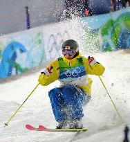 Japan's Endo finishes 7th in moguls