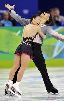 China pair comes in 1st place in pairs short program