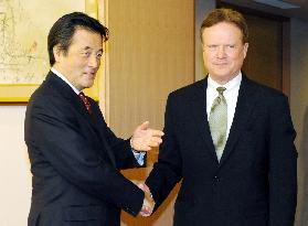 U.S. Sen. Webb holds talks with Japanese foreign minister