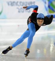 Davis wins gold in men's 1,000m speed skating