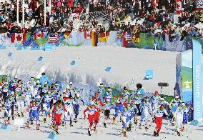 Skiers mass-start in women's 15-km cross country pursuit