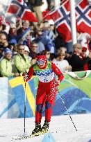 Bjoergen wins gold in women's 15-km cross country pursuit