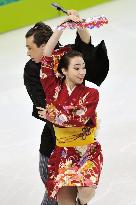 Japan's Cathy, Chris Reed perform original dance in kimono