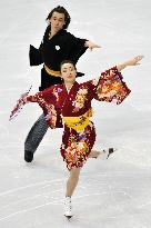 Japan's Cathy, Chris Reed perform original dance in kimono