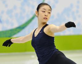 Figure skaters prepare for Olympics women's event