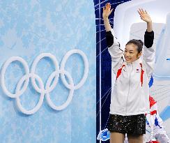 Kim Yu Na tops short program