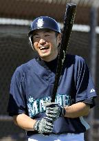 Ichiro engages in spring training