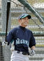 Ichiro participates in spring training