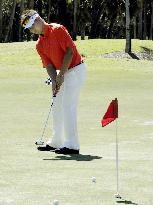 Red Sox Matsuzaka plays golf