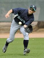 Ichiro participates in spring training