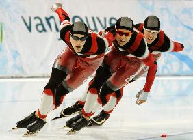 Canada wins men's speed skating team pursuit