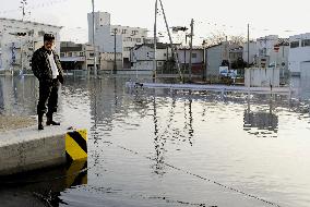 Tsunami reaches Japan's Pacific side