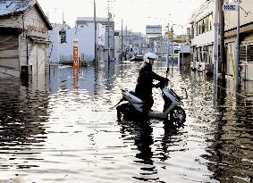 Tsunami reaches Japan's Pacific side