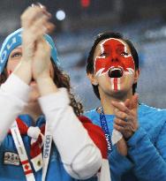 Olympics closing ceremony spectators cheer for Canada's hockey gold