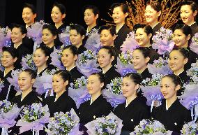 Actresses-in-the-making graduate from Takarazuka school