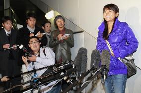 Miyazato arrives home after back-to-back victories