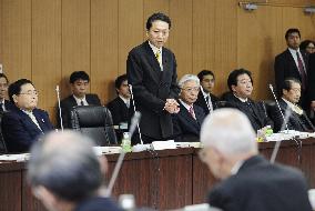 Hatoyama asks banks to support small companies more