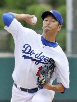 L.A. Dodgers Kuroda pitches in preseason game
