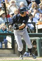 Mariners Ichiro plays in preseason game against Rangers