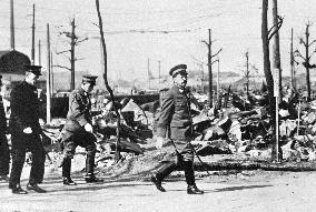 Emperor Showa visits scorched area in Tokyo's Fukagawa area