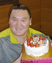 Sumo champ Hakuho turns 25