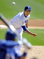 Dodgers' Kuroda pitches against Rangers in preseason game