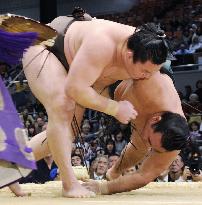 Sumo champ Hakuho beats Kakuryu