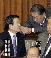 Dissidents Hatoyama, Yosano in parliament