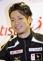 Takahashi takes lead at world figure skating championships