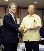 Defense Minister Kitazawa talks with Okinaga Gov. Nakaima